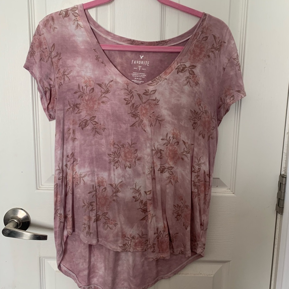 American Eagle floral t shirt